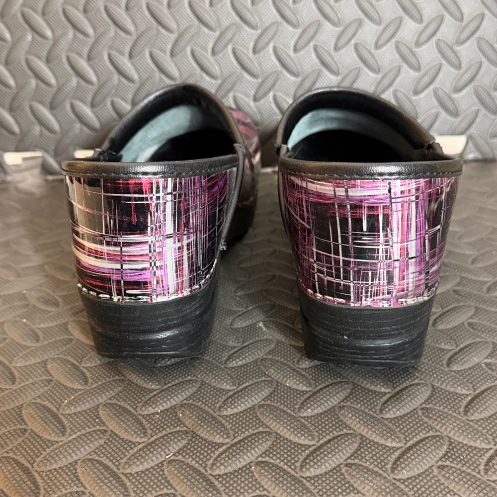 Dansko Clogs Purple Multi Color Crosshatch pattern comfort shoes Women Size 40 - Picture 2 of 8